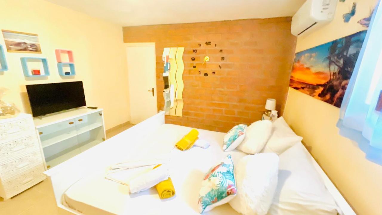 Colorful And Happy Apartment Sukosan - With Parking Экстерьер фото