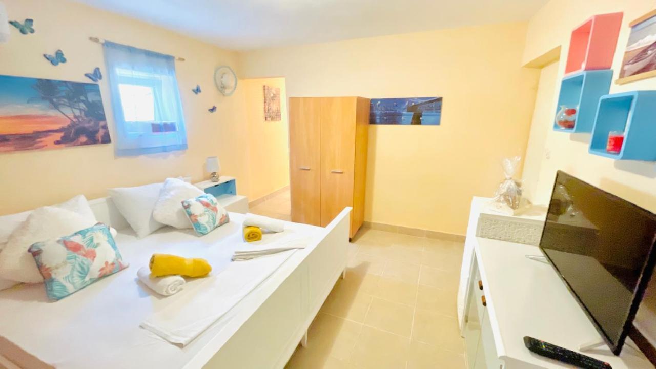 Colorful And Happy Apartment Sukosan - With Parking Экстерьер фото