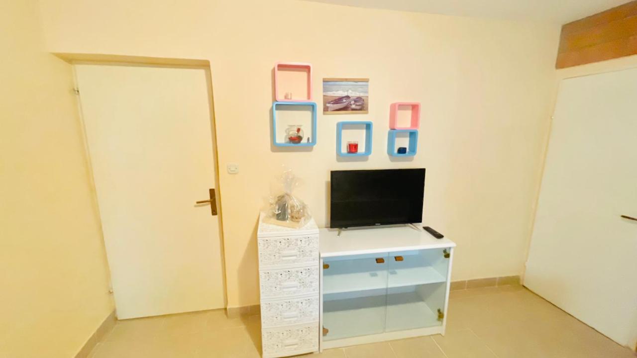 Colorful And Happy Apartment Sukosan - With Parking Экстерьер фото