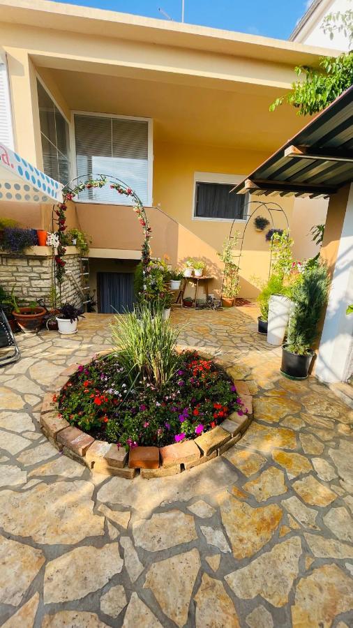 Colorful And Happy Apartment Sukosan - With Parking Экстерьер фото