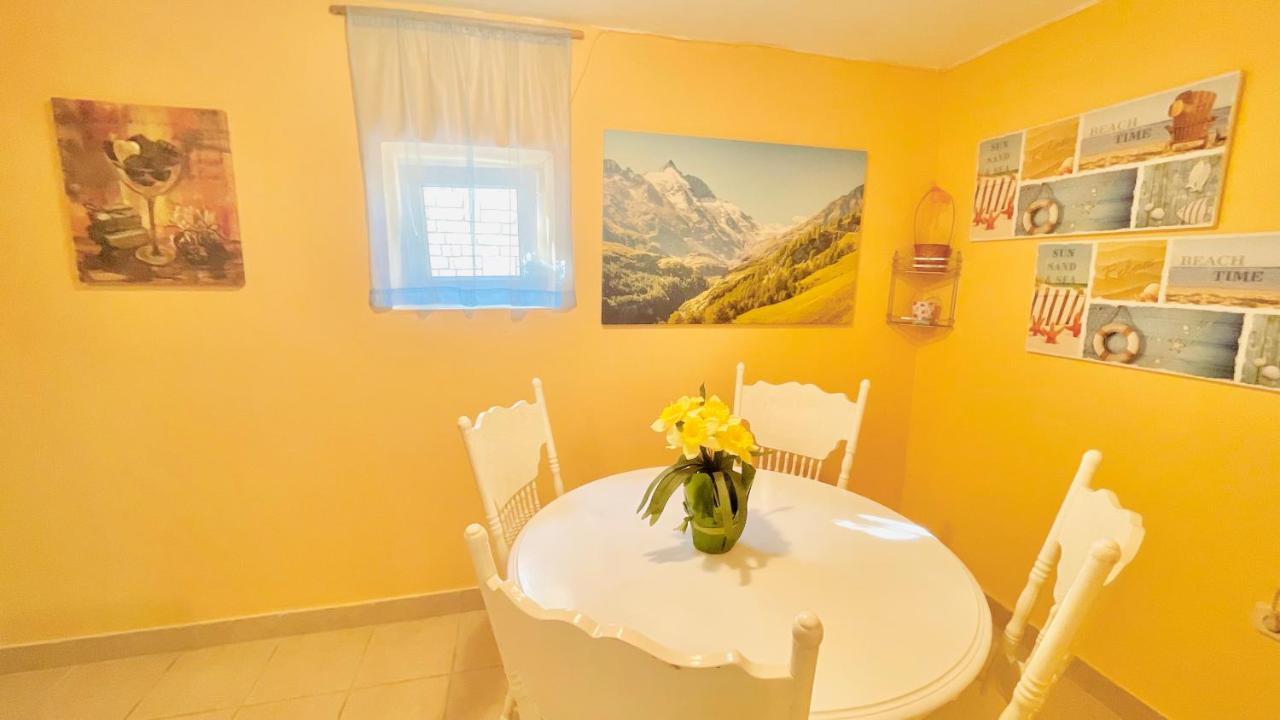 Colorful And Happy Apartment Sukosan - With Parking Экстерьер фото