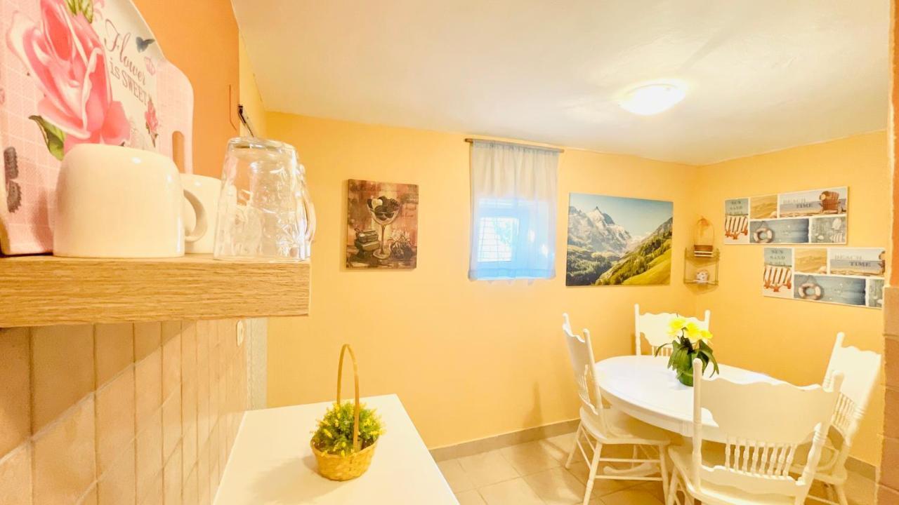 Colorful And Happy Apartment Sukosan - With Parking Экстерьер фото